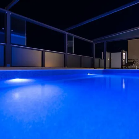 23 A Heated Pool شقة