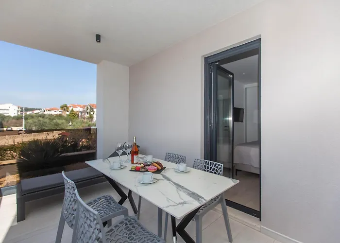 Apartment 23 A Heated Pool Trogir