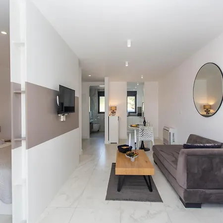 Apartment 23 A Heated Pool Trogir