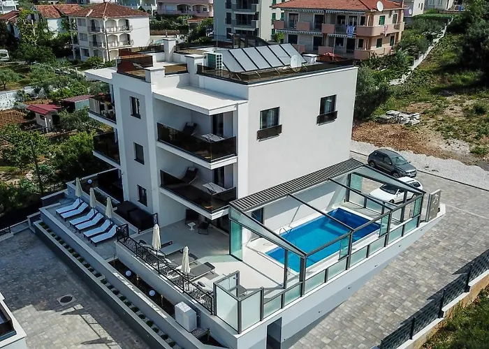 Appartement 23 A Heated Pool Trogir