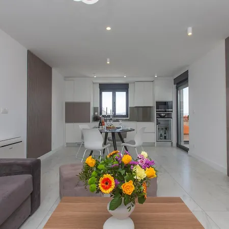 23 A Heated Pool Apartman *