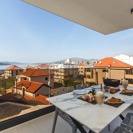 Apartman 23 A Heated Pool