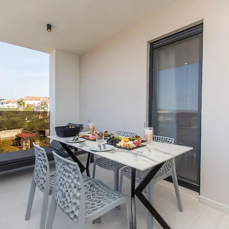 Apartman 23 A Heated Pool *