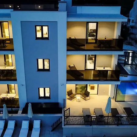 Apartman 23 A Heated Pool