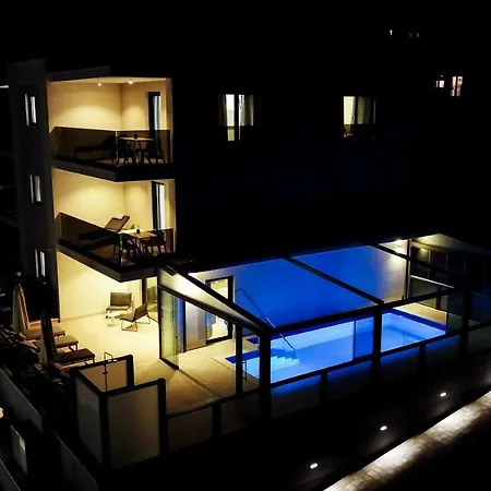 Apartman 23 A Heated Pool *